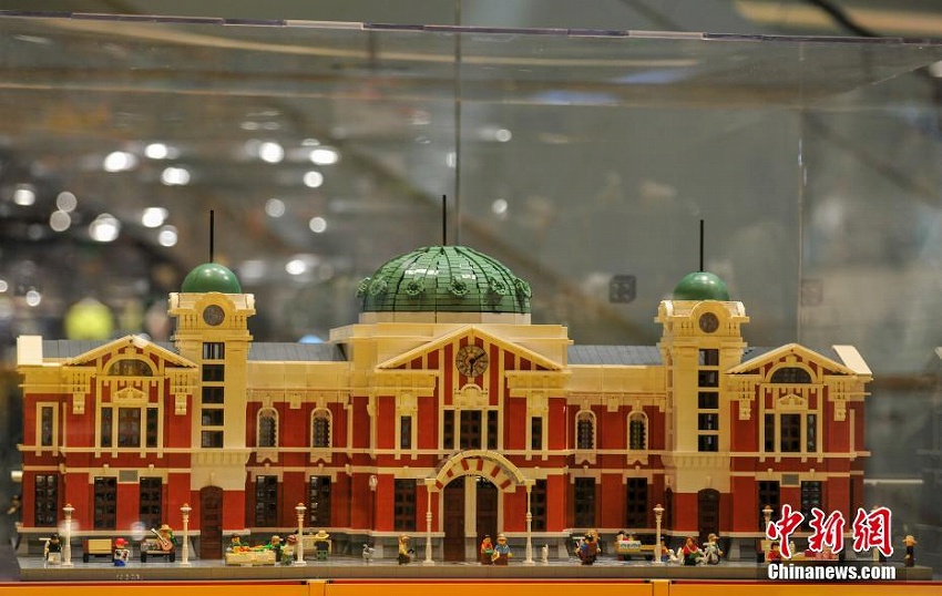 細部まで忠実に再現　4万個のレゴブロックで作る「瀋陽駅」