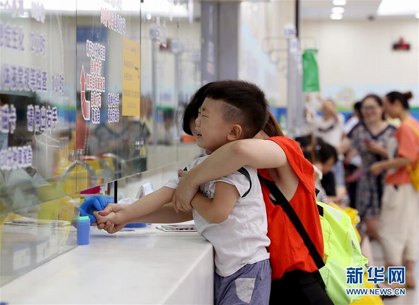 上海で続く猛暑日　小児科病院に患者が押し寄せる