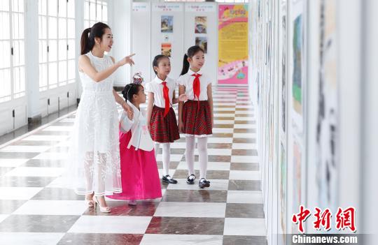 中日韓の子供たちによる絵画作品300点が上海市にて展示