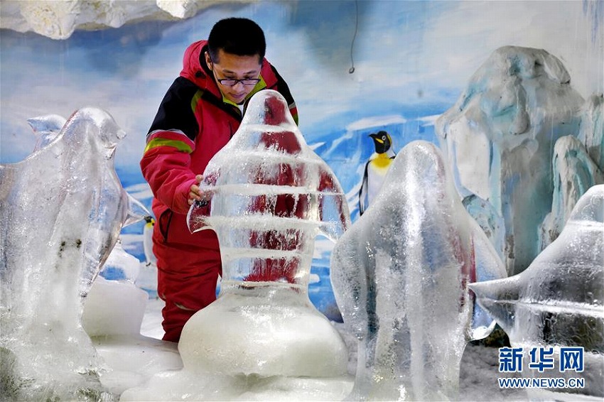 極地彫刻展が青島市海昌極地海洋公園にて開催　山東省