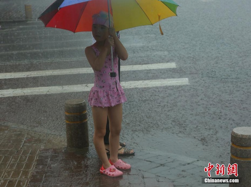 北京市で豪雨、連日の猛暑日に終止符