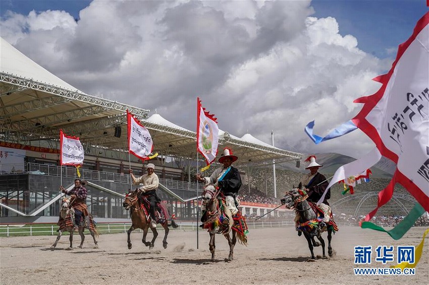 3百年以上の歴史を誇る当吉仁競馬祭が開幕　チベット自治区