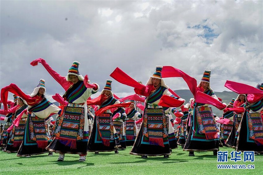 3百年以上の歴史を誇る当吉仁競馬祭が開幕　チベット自治区