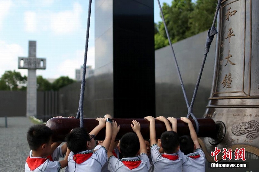 南京市に響く平和の鐘の音　世界平和を祈願する式典