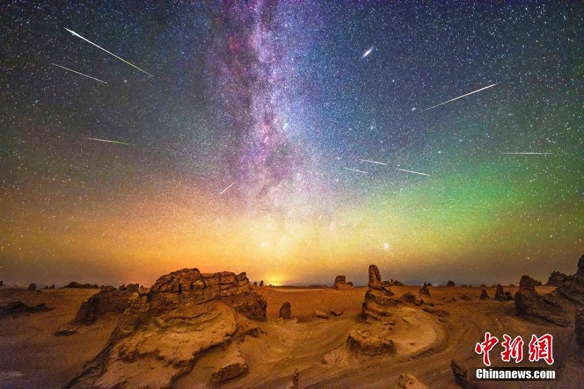 想像絶する美しさ！ツァイダム盆地で撮影されたペルセウス座流星群