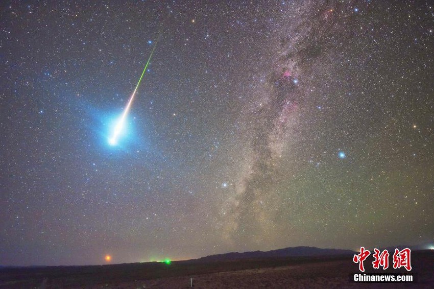 想像絶する美しさ！ツァイダム盆地で撮影されたペルセウス座流星群