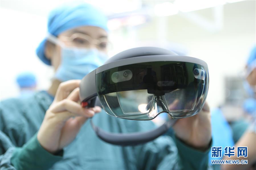 複合現実技術が外科医の「透視眼」に