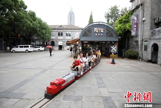 南京市内を走るミニSLに大人も子供大興奮！