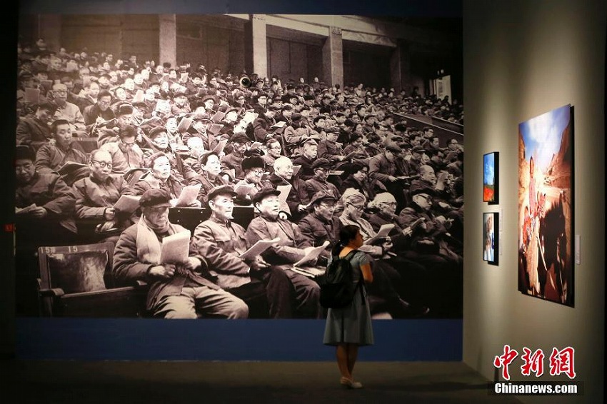 「写真で見る40年　全国撮影展」が中国国家博物館で開幕