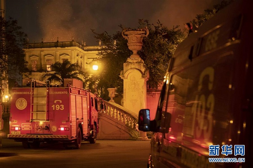 ブラジル国立博物館で大火災　全ての収蔵品焼失か