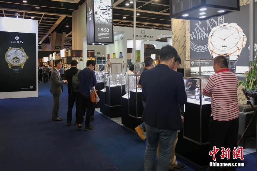 世界最大級の時計専門の展示見本市が香港で開幕