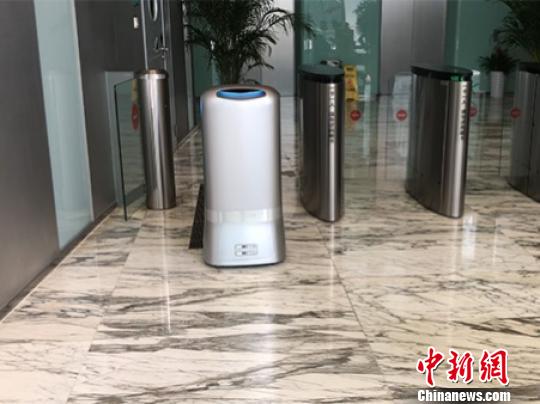 フードデリバリースタッフに代わるデリバリーロボットが上海で登場