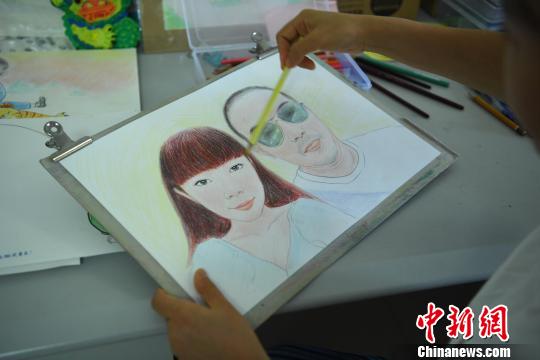 闘病生活をイラストに描き、人々の注意促す尿毒症患者の女性　重慶市