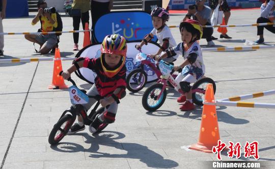 チビッ子ライダーの熱き戦い！江西省でキッズランニングバイク大会　
