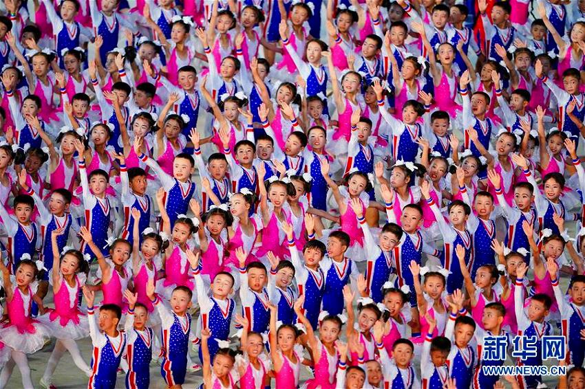 朝鮮建国70周年記念で大型マスゲーム「輝く祖国」