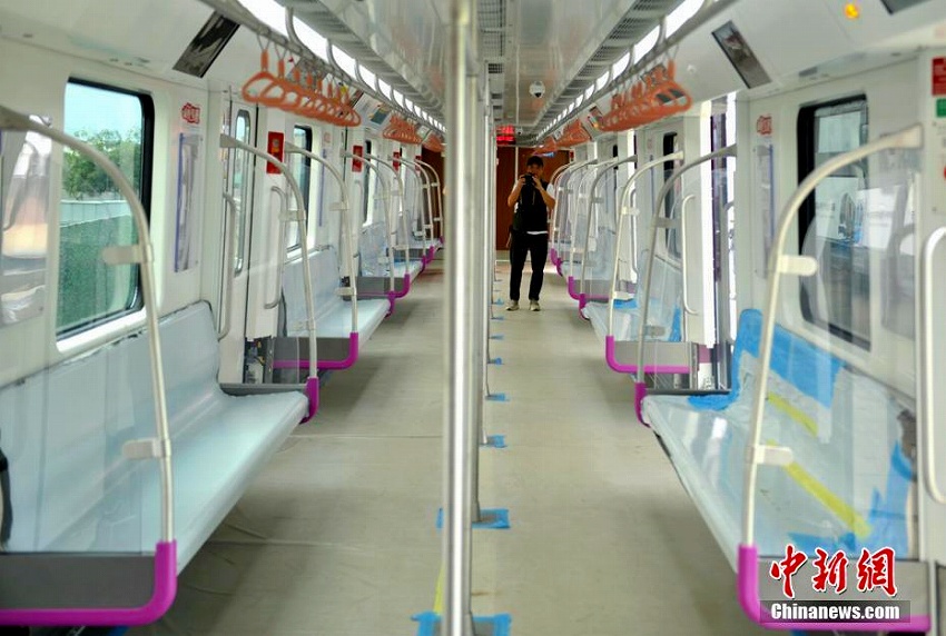 成都市に伝統的な「臉譜」意識したデザインの地下鉄車両登場
