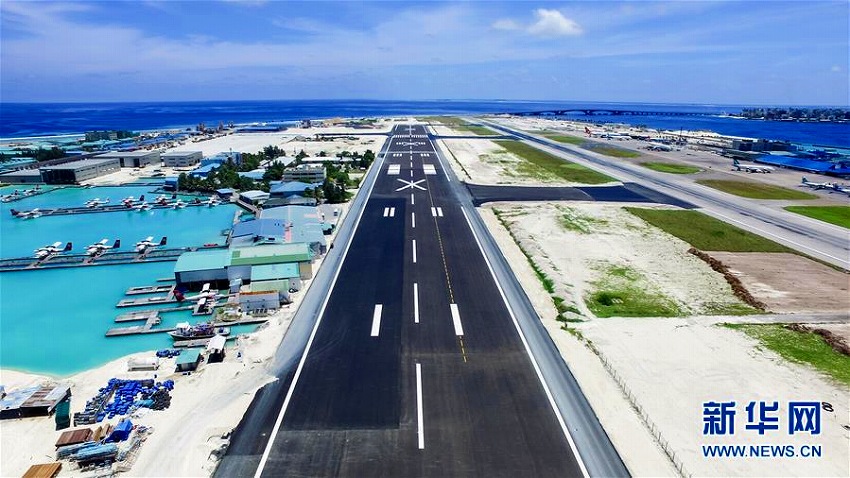 モルディブ、中国企業建設の国際空港新滑走路で試験飛行セレモニー
