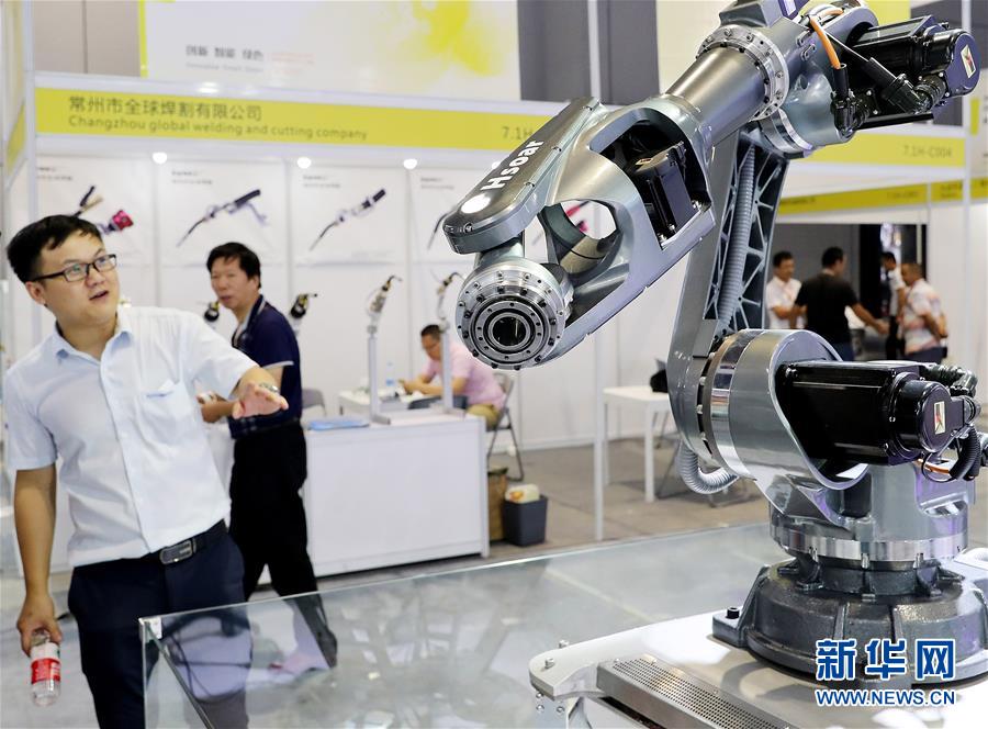 科学技術の成果を展示する中国国際工業博覧会