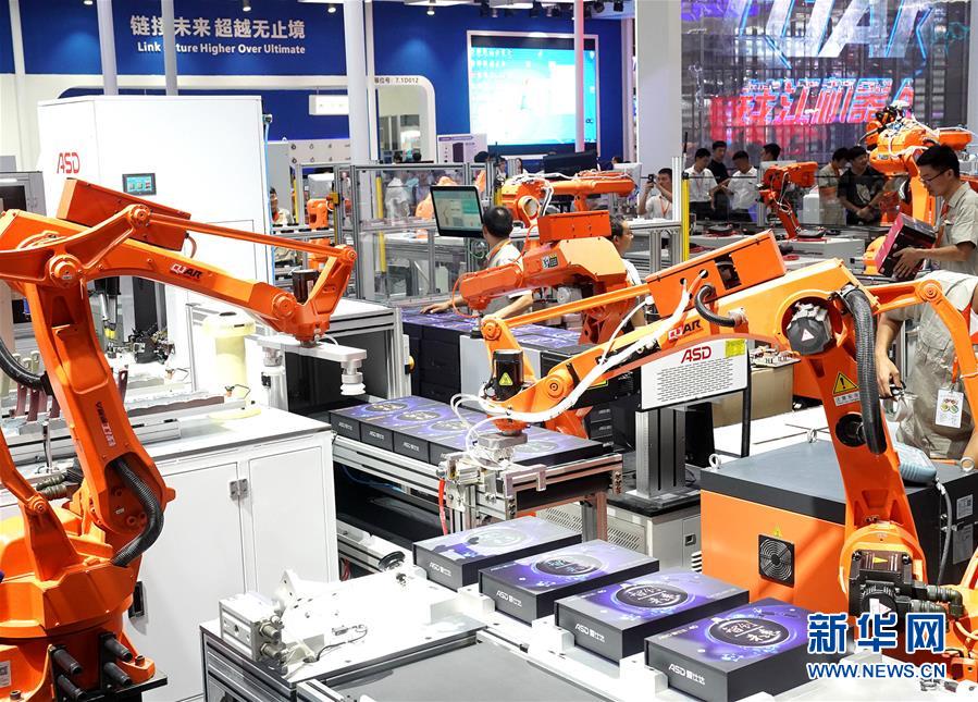 科学技術の成果を展示する中国国際工業博覧会