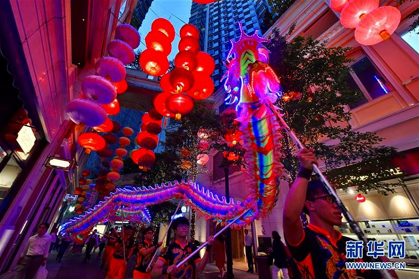 中秋節を歓迎するLEDファイアードラゴン　香港地区