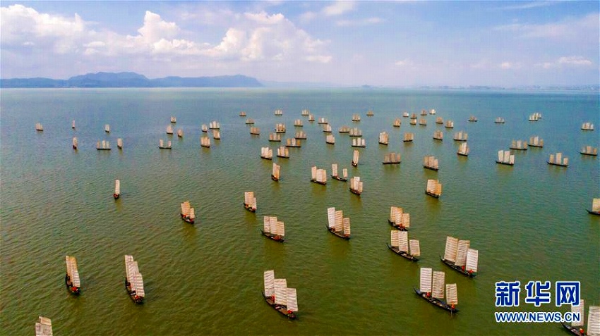雲南省の湖に漁獲シーズン到来