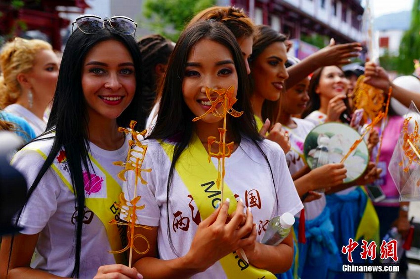 漢中で伝統文化の魅力に触れる「ミス・ツーリズム・ワールド」の美女たち