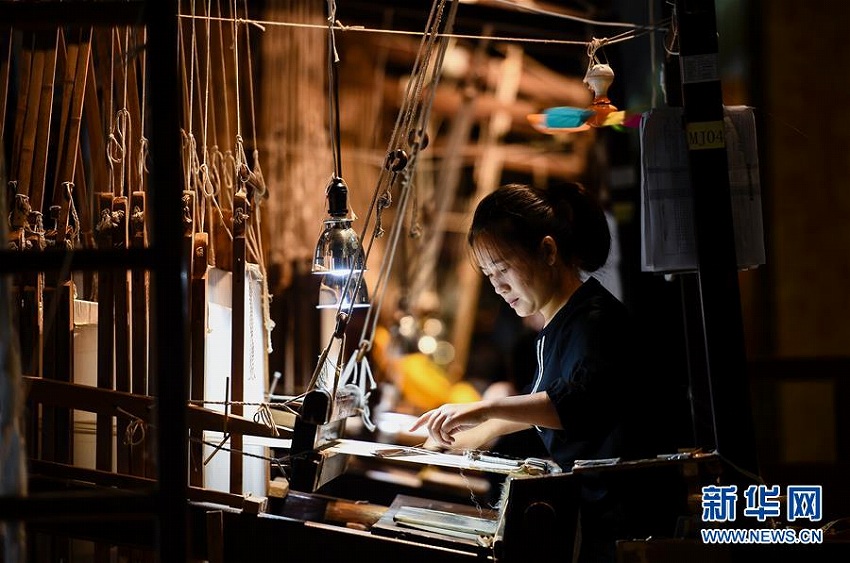 中国伝統の手織り工芸「南京雲錦」