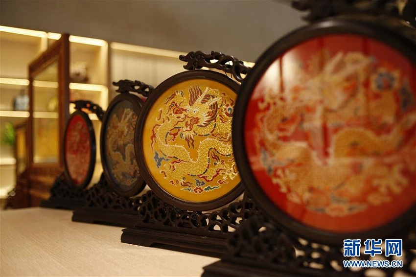 江蘇省南京市雲錦博物館で撮影された雲錦工芸品（9月26日撮影）。