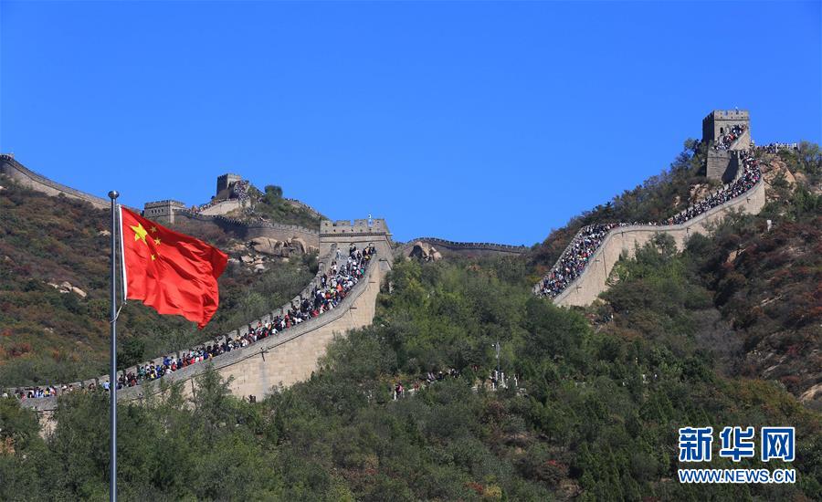 中国各地の景勝地、観光客数がピークに