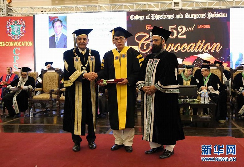 中国人医師4人にパキスタン医学最高栄誉学位を授与