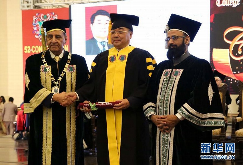 中国人医師4人にパキスタン医学最高栄誉学位を授与