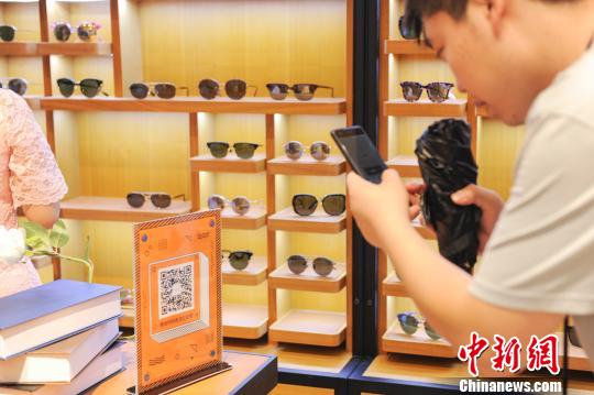 無人セルフ眼鏡店が海南省三亜市に登場