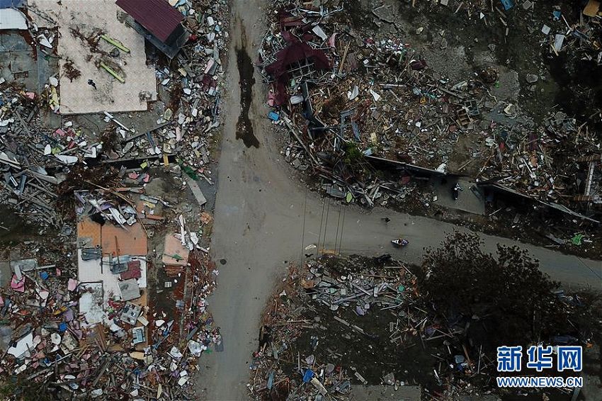 インドネシア地震・津波、死者が1948人に
