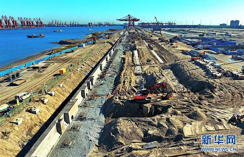 急ピッチで建設進む河北省初の全自動コンテナ港