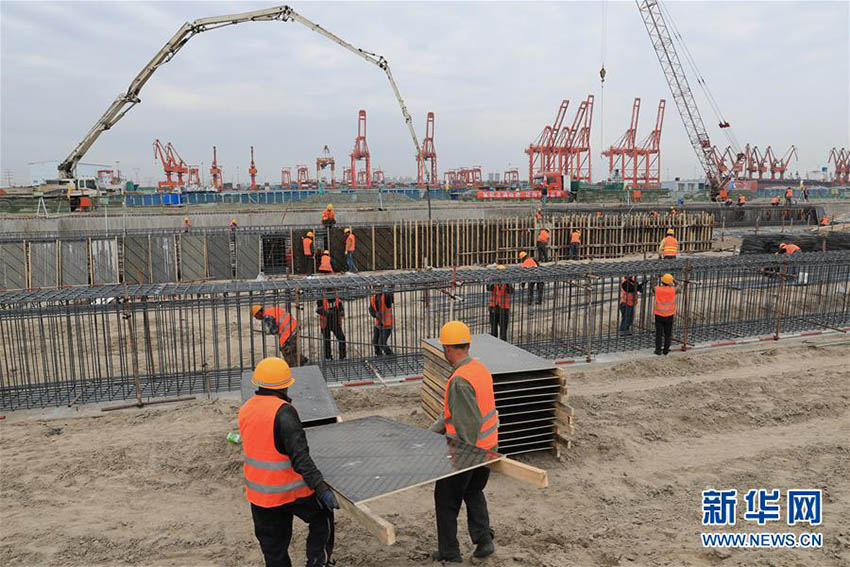 急ピッチで建設進む河北省初の全自動コンテナ港