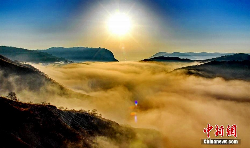 甘粛省の道教の聖地に雲海　幻想的な絶景広がる