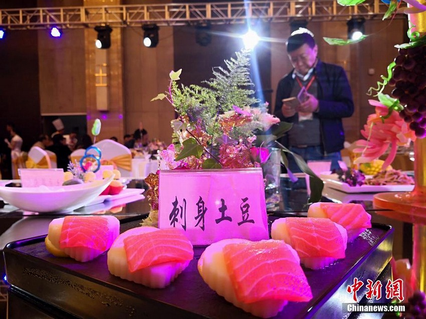 甘粛省定西市でジャガイモグルメフェス　中国式・西洋式の料理108種類並ぶ