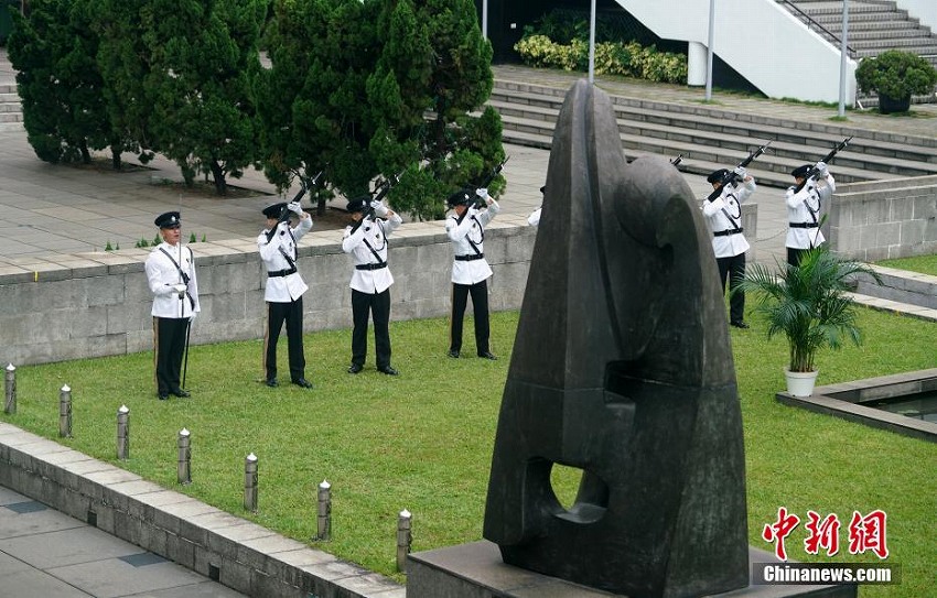 香港政府が第2次大戦の香港防衛犠牲者を追悼する式典