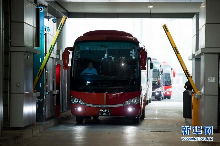 港珠澳大橋が開通