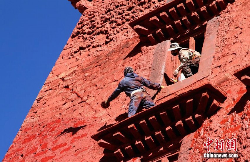 ポタラ宮外壁の塗装作業が正式にスタート　チベット自治区