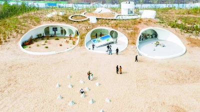 建物全体が砂丘で覆われている「UCCA砂丘美術館」が河北省にオープン