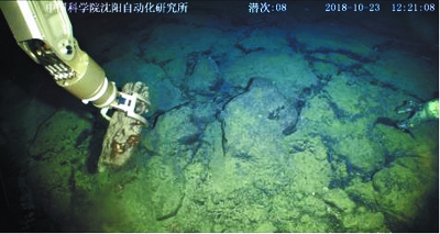 有索式水中ロボット「海星6000」、水深6000メートルの中国新記録