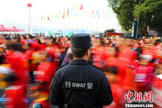 三峡宜昌の国際マラソン大会に10ヶ国の選手約2万人が参加