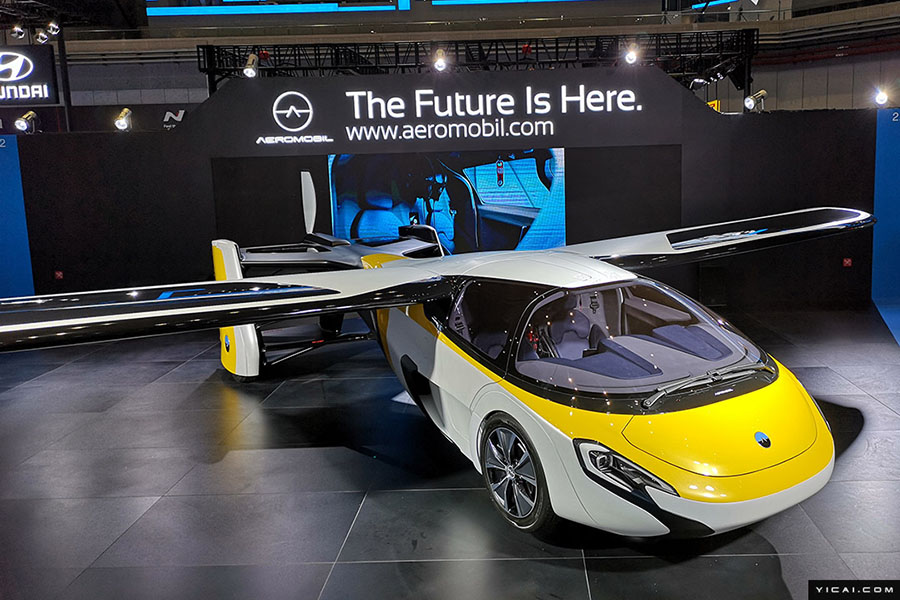  中国輸入博覧会に最もSFチックな製品「空飛ぶ車」が登場　3分で変身