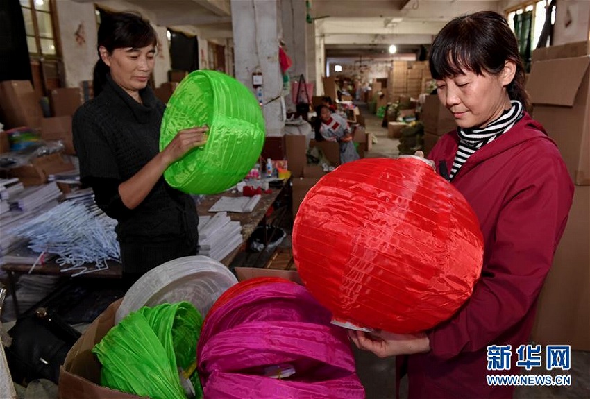福建省建甌市で賑わいを見せる紙ランタン産業