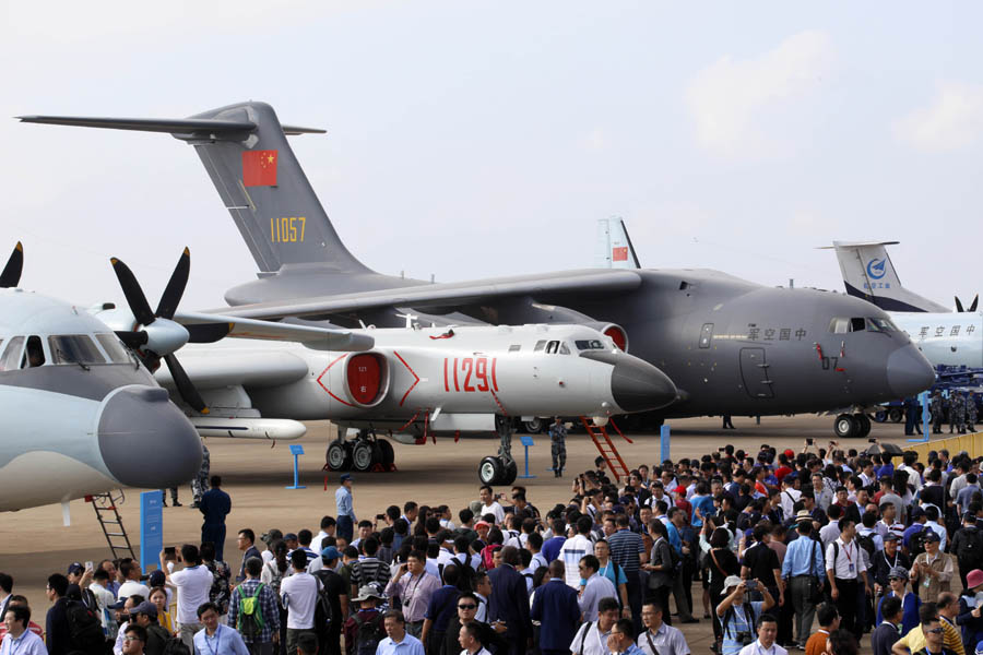 中国国際航空宇宙博覧会開幕、各種空軍機登場