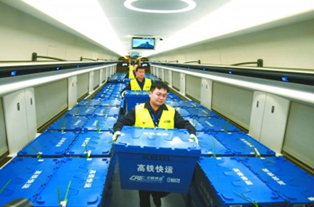 中国、「ダブル11」で宅配荷物激増　貨物輸送専用の高速列車まで