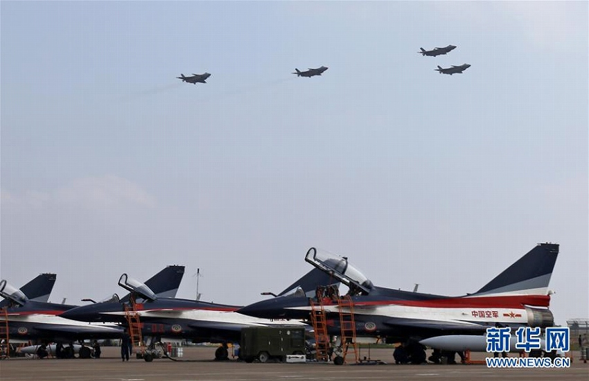 殲-20戦闘機が飛行パフォーマンスで人民空軍設立69周年を祝賀