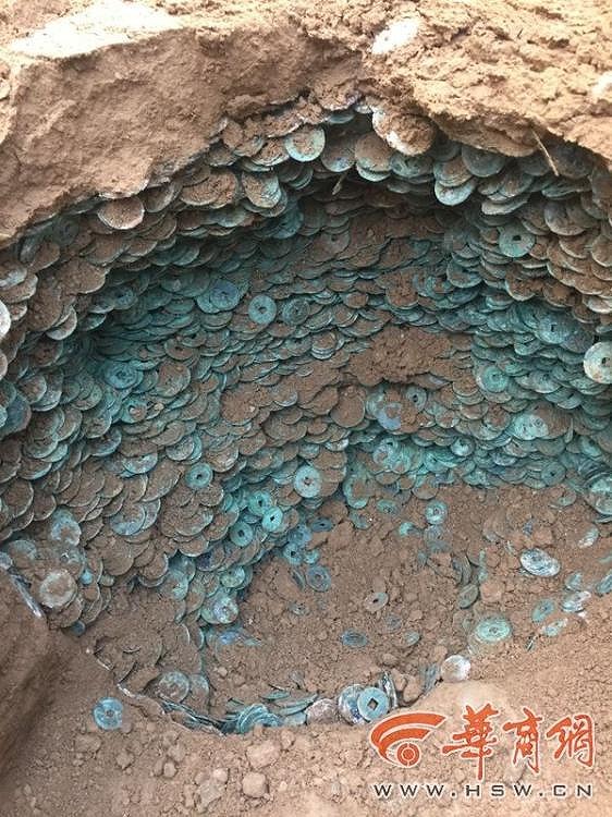 工事現場で古銭10万枚発見　陝西省渭南市