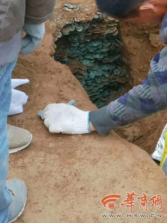 工事現場で古銭10万枚発見　陝西省渭南市